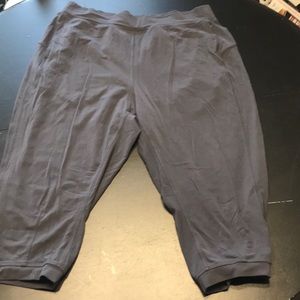 Lululemon Cropped Sweats Size 12 EUC